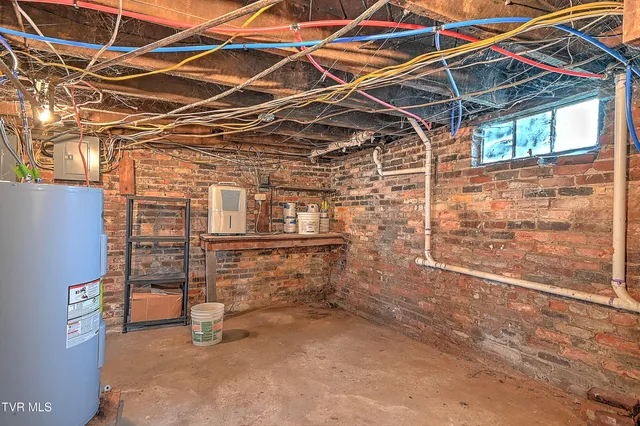 $190,000 | 416 Moore Street, Bristol, VA 24201