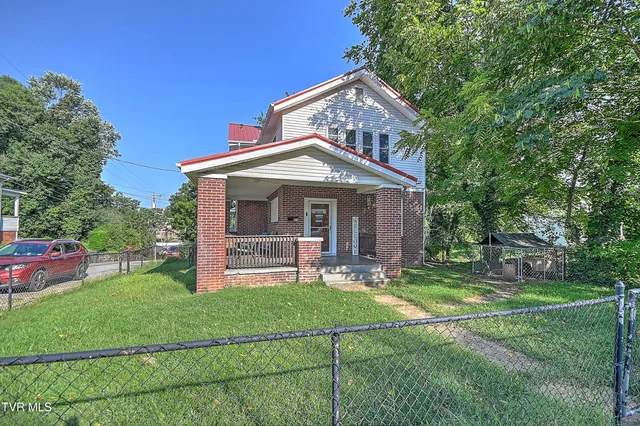 $190,000 | 416 Moore Street, Bristol, VA 24201