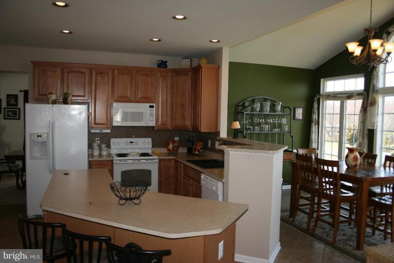 Kitchen w/Island