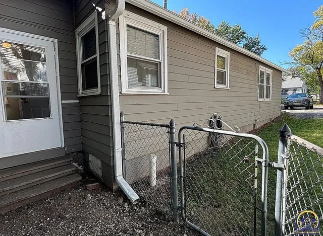 $109,999 | 2328 Southeast Maryland Avenue, Topeka, KS 66605