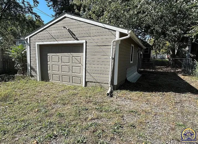 $109,999 | 2328 Southeast Maryland Avenue, Topeka, KS 66605