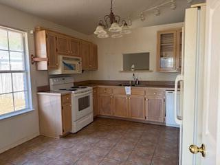 212 Secretariat Drive Crestview, FL 32539 - Photo 6 of 14 Kitchen