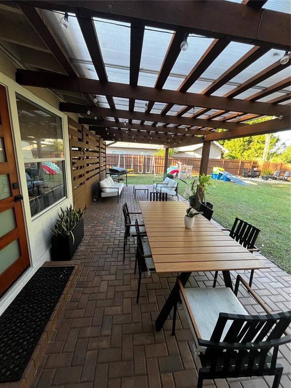 714 Denton Road Winter Park, FL 32792 - Photo 23 of 32 a view of a patio with table and chairs with wooden floor and fence