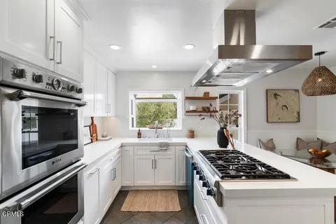 $1,825,000 | 3818 Cedarbend Drive, Glendale, CA 91214
