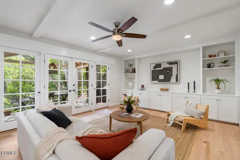 $1,825,000 | 3818 Cedarbend Drive, Glendale, CA 91214