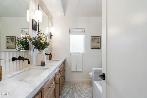 $1,825,000 | 3818 Cedarbend Drive, Glendale, CA 91214