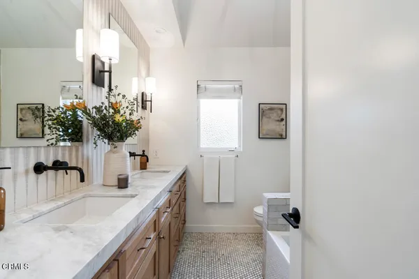$1,825,000 | 3818 Cedarbend Drive, Glendale, CA 91214