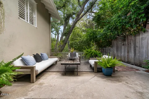 $1,825,000 | 3818 Cedarbend Drive, Glendale, CA 91214