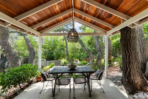 $1,825,000 | 3818 Cedarbend Drive, Glendale, CA 91214