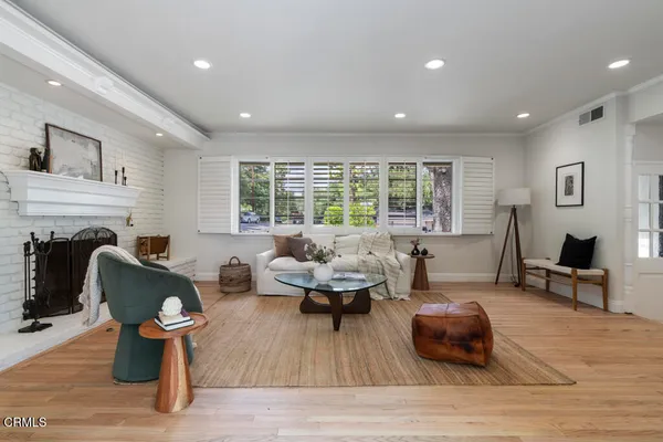 $1,825,000 | 3818 Cedarbend Drive, Glendale, CA 91214