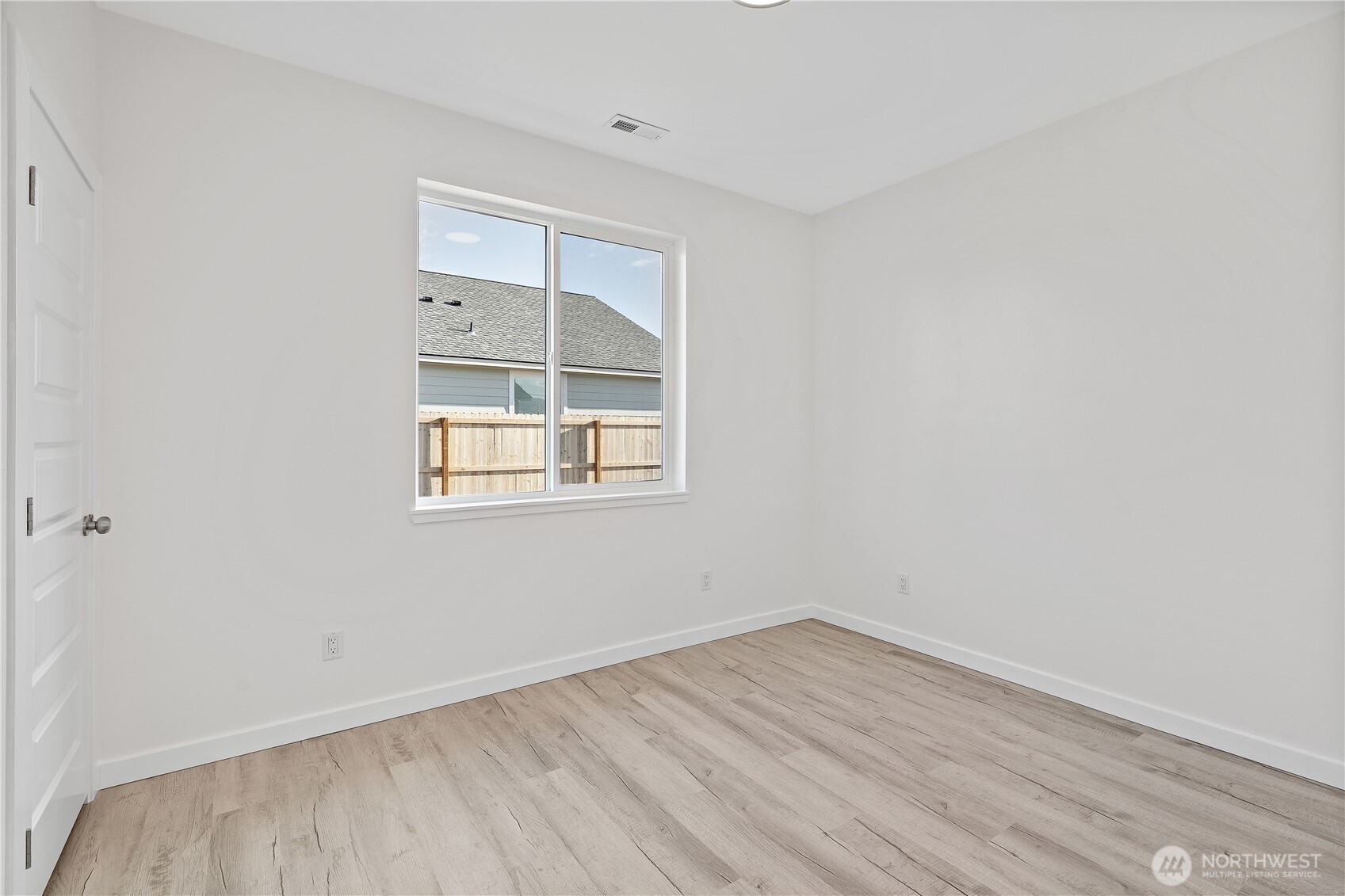 608 4th Street Mattawa, WA 99349 - Photo 21 of 40 an empty room with a window