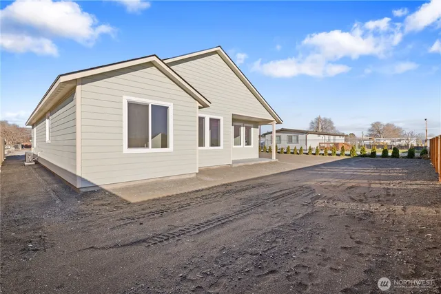 $429,000 | 608 4th Street, Mattawa, WA 99349