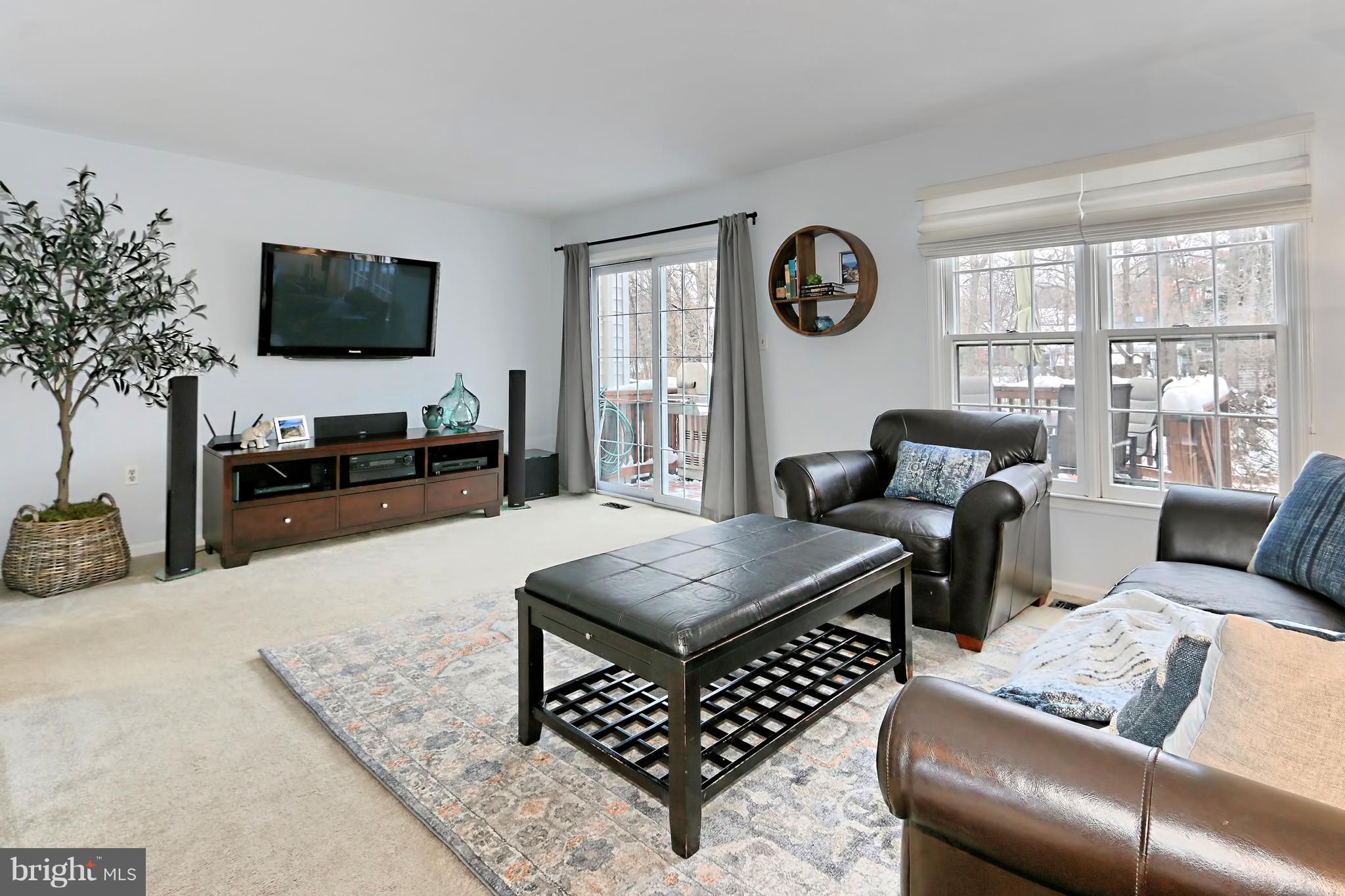 5630 Ridge View Drive Alexandria, VA 22310 - Photo 14 of 41 Living Room