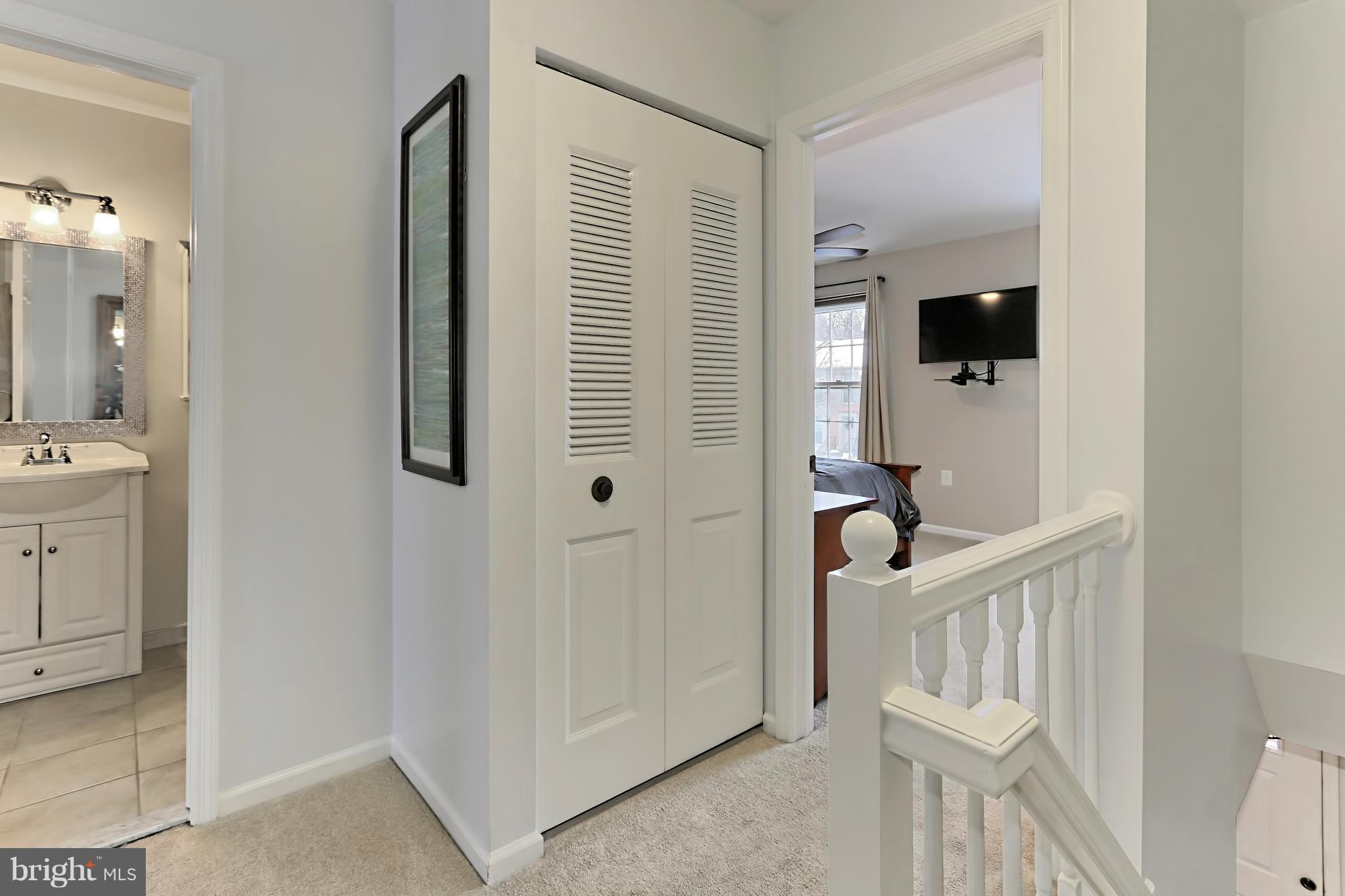 5630 Ridge View Drive Alexandria, VA 22310 - Photo 20 of 41 Hall