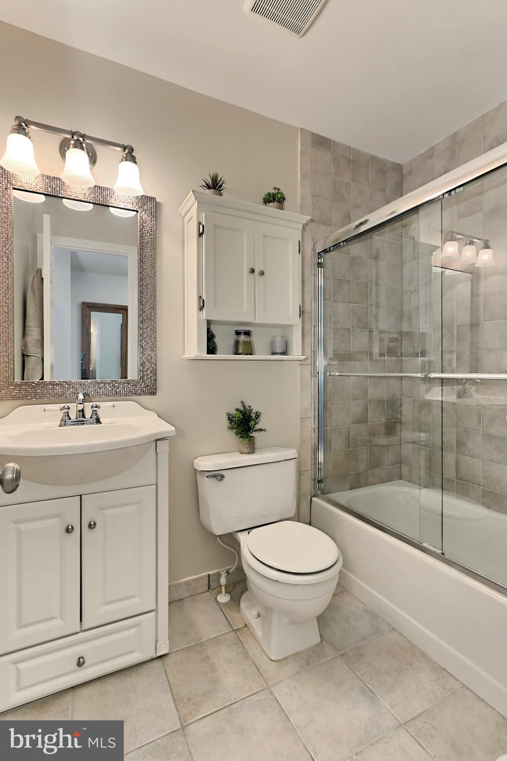 5630 Ridge View Drive Alexandria, VA 22310 - Photo 27 of 41 Bath