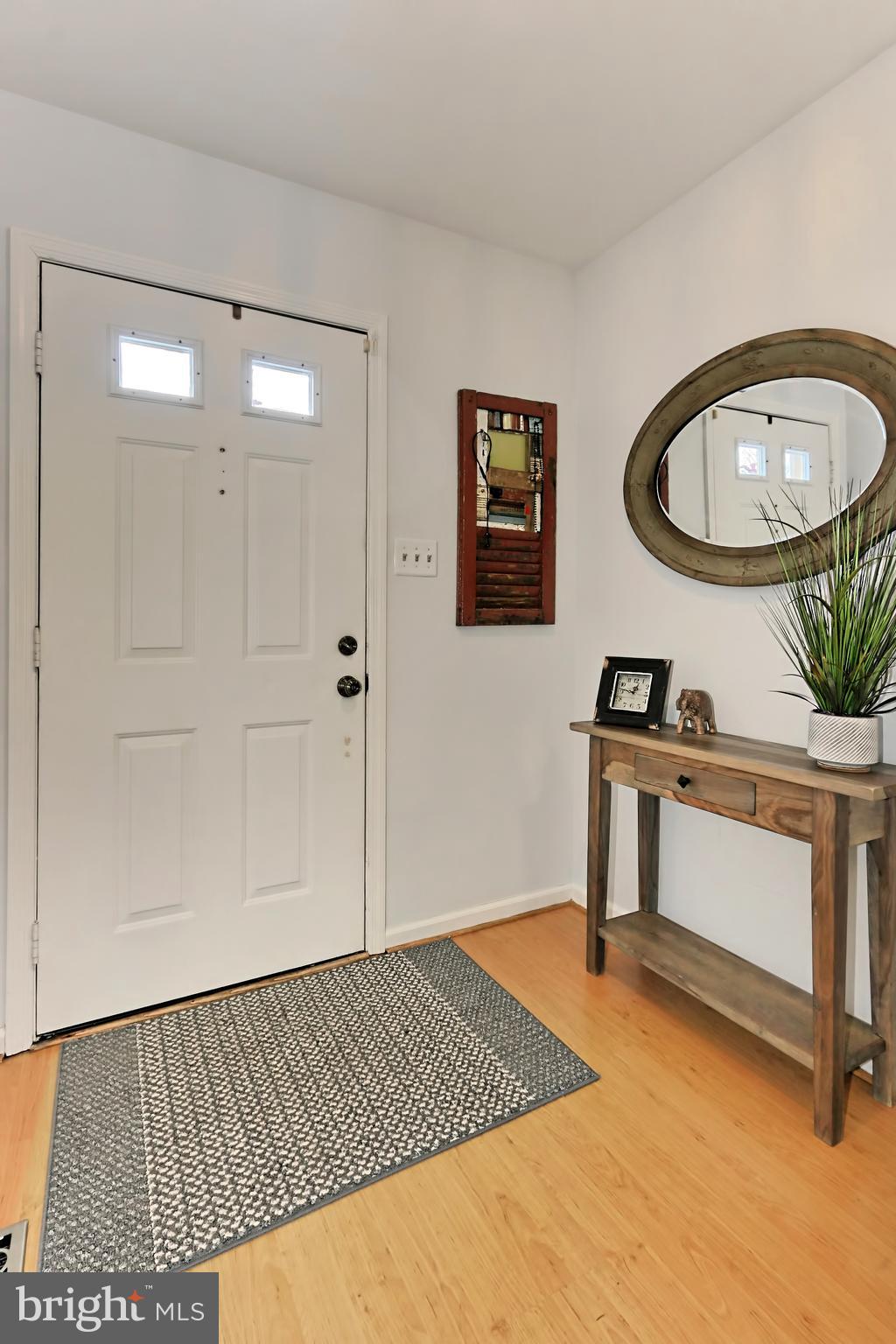5630 Ridge View Drive Alexandria, VA 22310 - Photo 5 of 41 Entrance/Foyer