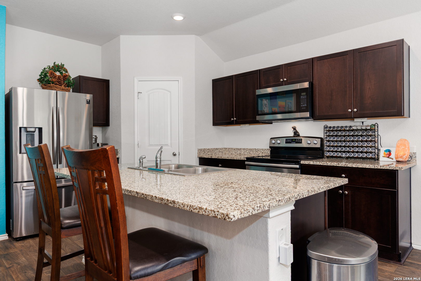 204 Yucca Seguin, TX 78155 - Photo 8 of 39