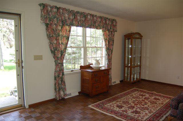 3397 School Road Temperance, MI 48182 - Photo 11 of 20 LIVING ROOM