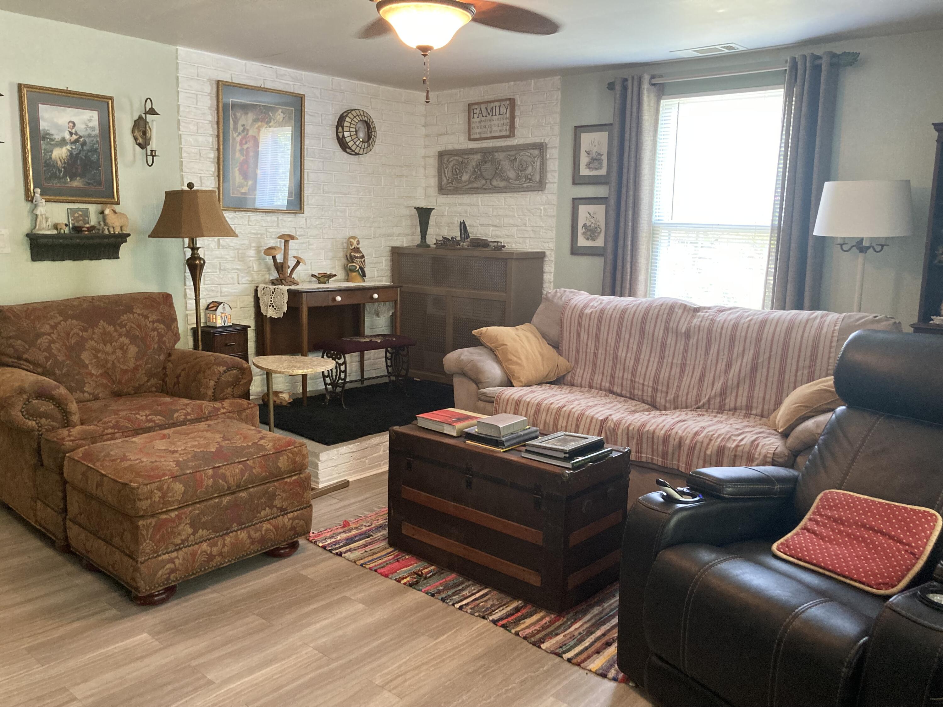 1000 Lebanon Road Frankfort, KY 40601 - Photo 13 of 55 Living Room