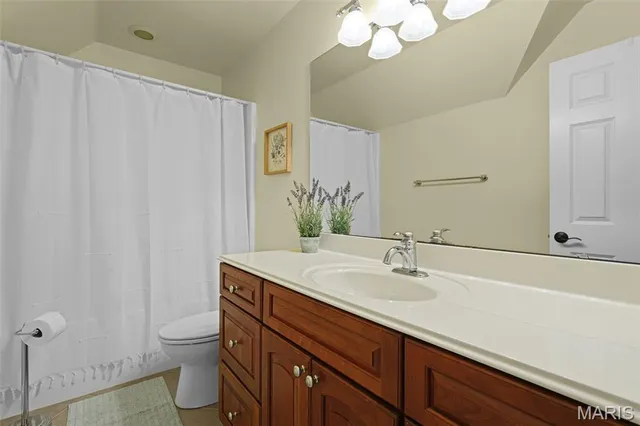 $1,050,000 | 7411 Creek Ridge Lane, Edwardsville, IL 62025