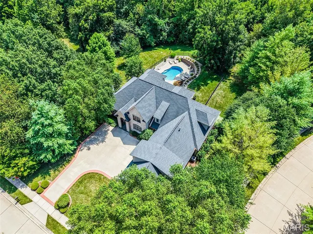 $1,050,000 | 7411 Creek Ridge Lane, Edwardsville, IL 62025