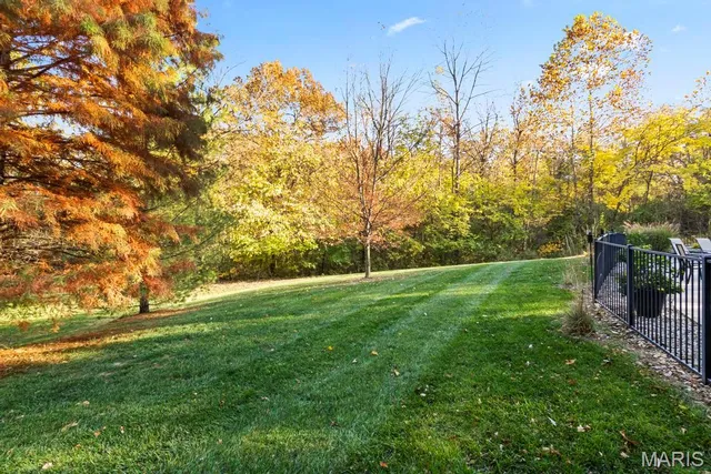 $1,050,000 | 7411 Creek Ridge Lane, Edwardsville, IL 62025