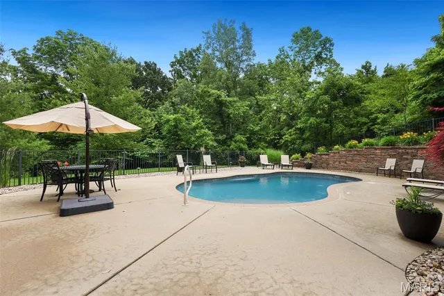 $1,050,000 | 7411 Creek Ridge Lane, Edwardsville, IL 62025