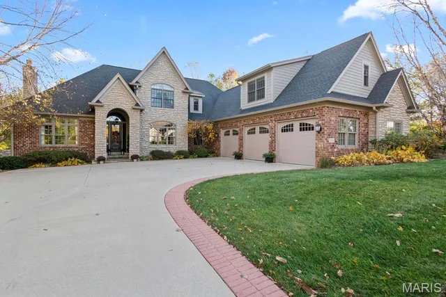 $1,050,000 | 7411 Creek Ridge Lane, Edwardsville, IL 62025