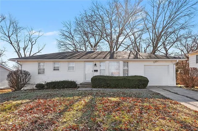 $185,000 | 6701 East 136th Street, Grandview, MO 64030