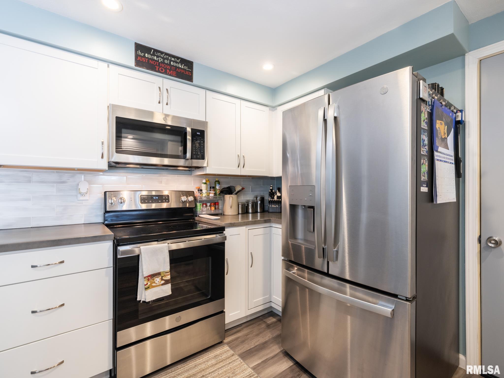 1406 Springfield Road East Peoria, IL 61611 - Photo 11 of 65 Gallery Image 11