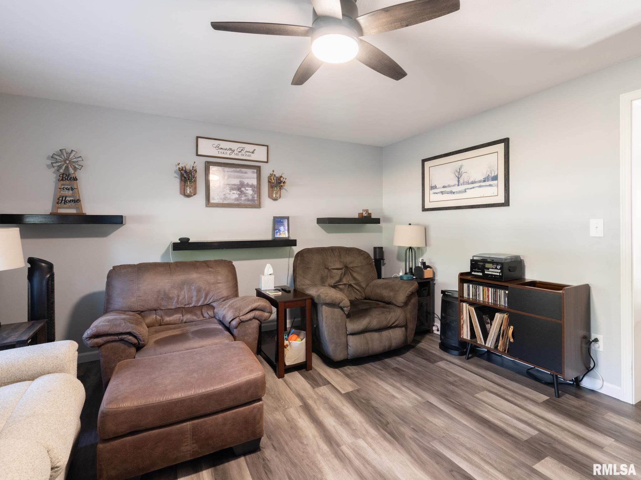 1406 Springfield Road East Peoria, IL 61611 - Photo 6 of 65 Gallery Image 6