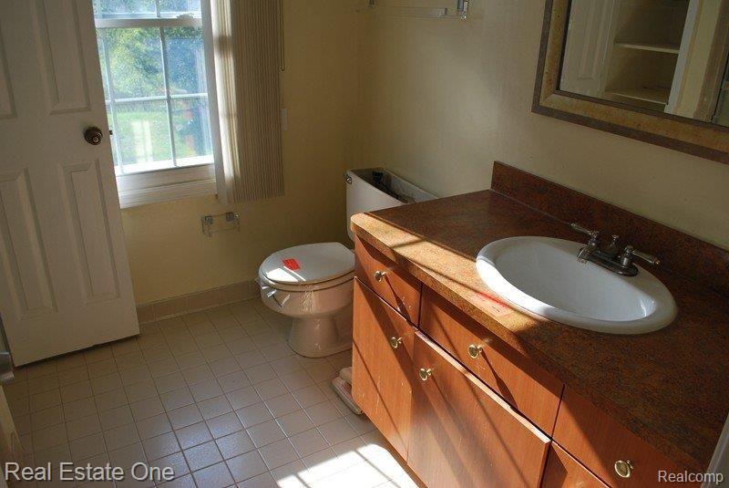 29495 Parkside Farmington, MI 48331 - Photo 21 of 25 Master Bath