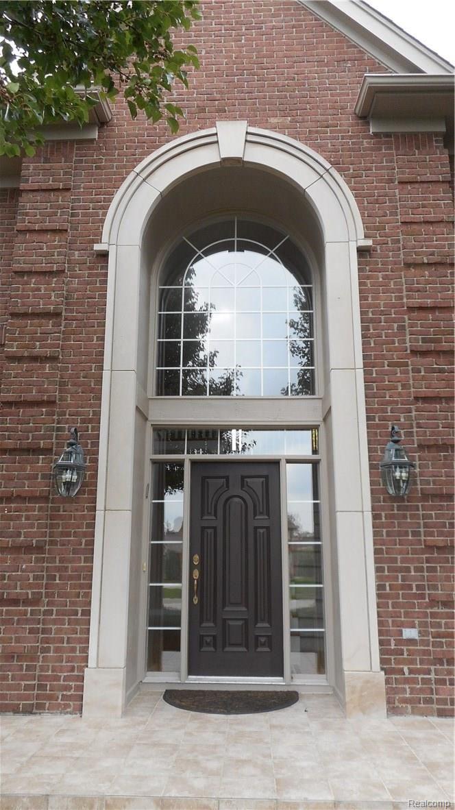 574 Springview Drive Rochester, MI 48307 - Photo 3 of 54 002.JPG