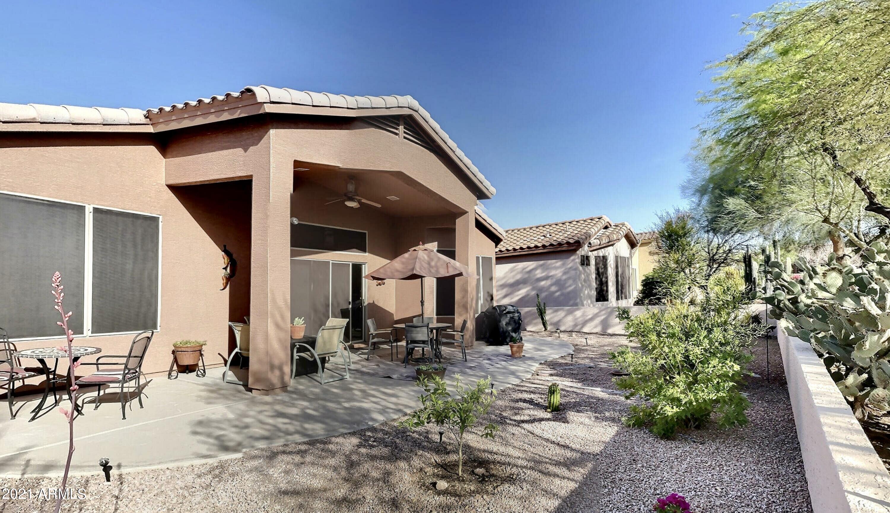 7561 Rugged Ironwood Road Gold Canyon, AZ 85118 - Photo 2 of 8 back yard/patio
