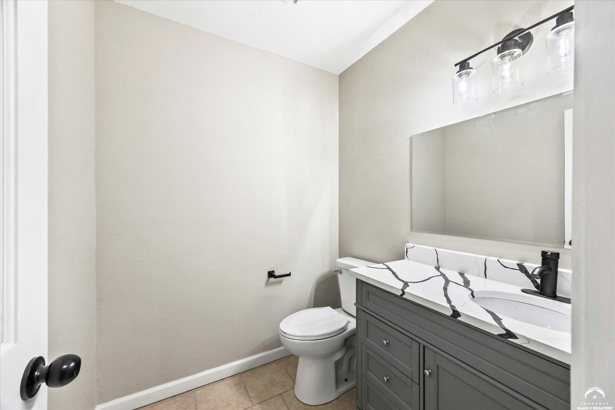 820 East 1000th Road Lawrence, KS 66047 - Photo 22 of 63