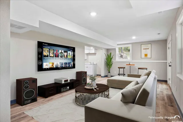 $699,000 | 820 East 1000th Road, Lawrence, KS 66047