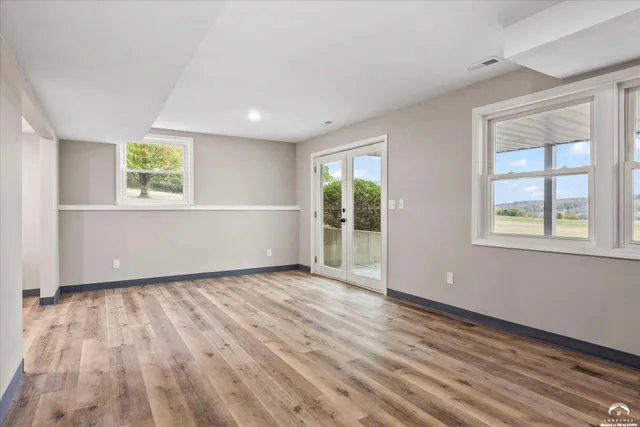 $699,000 | 820 East 1000th Road, Lawrence, KS 66047