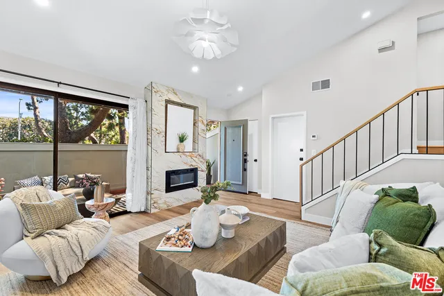 $1,349,000 | 13135 Mindanao Way, Unit 5, Marina del Rey, CA 90292