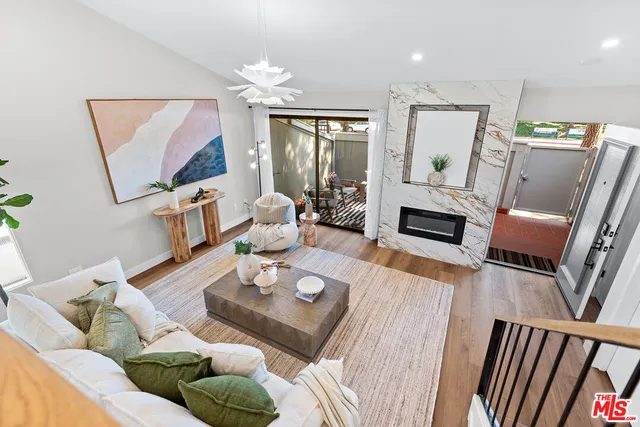 $1,349,000 | 13135 Mindanao Way, Unit 5, Marina del Rey, CA 90292