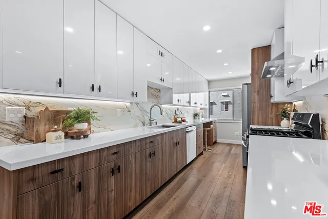 $1,349,000 | 13135 Mindanao Way, Unit 5, Marina del Rey, CA 90292