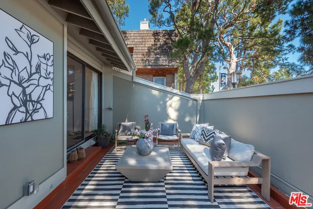 $1,349,000 | 13135 Mindanao Way, Unit 5, Marina del Rey, CA 90292