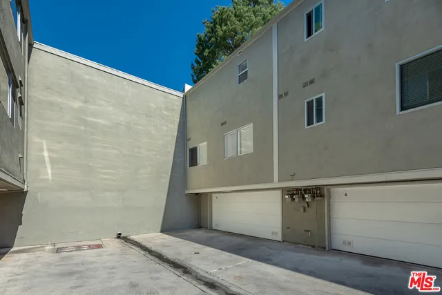 $1,349,000 | 13135 Mindanao Way, Unit 5, Marina del Rey, CA 90292