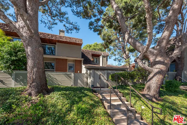 $1,349,000 | 13135 Mindanao Way, Unit 5, Marina del Rey, CA 90292