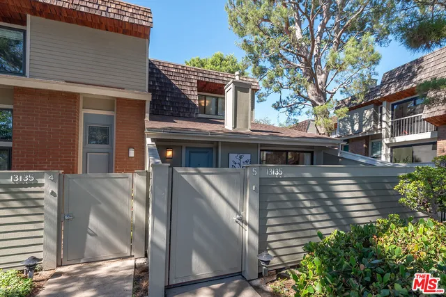 $1,349,000 | 13135 Mindanao Way, Unit 5, Marina del Rey, CA 90292