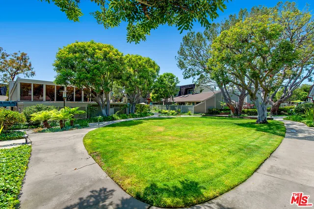 $1,349,000 | 13135 Mindanao Way, Unit 5, Marina del Rey, CA 90292