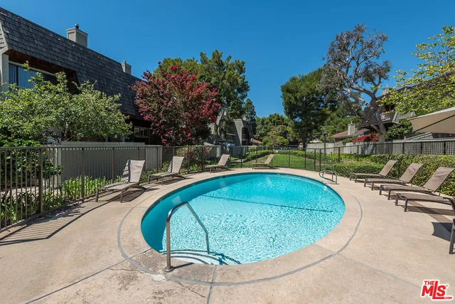 $1,349,000 | 13135 Mindanao Way, Unit 5, Marina del Rey, CA 90292