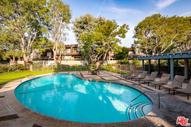 $1,349,000 | 13135 Mindanao Way, Unit 5, Marina del Rey, CA 90292