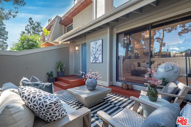 $1,349,000 | 13135 Mindanao Way, Unit 5, Marina del Rey, CA 90292