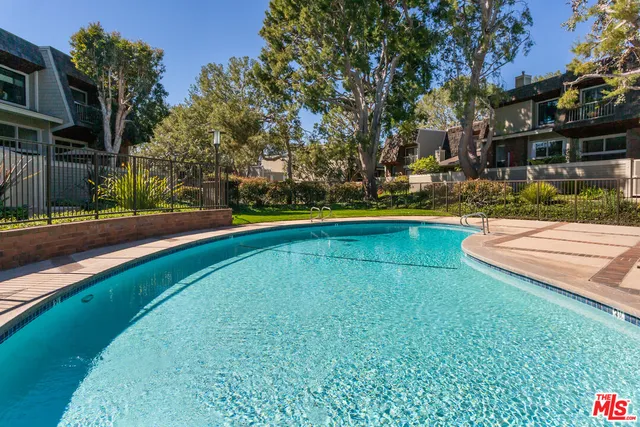 $1,349,000 | 13135 Mindanao Way, Unit 5, Marina del Rey, CA 90292