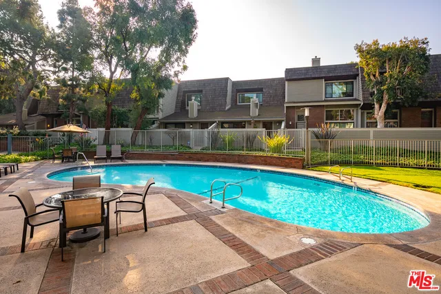 $1,349,000 | 13135 Mindanao Way, Unit 5, Marina del Rey, CA 90292